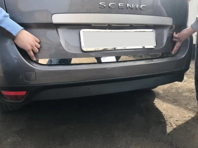 Chromowana listwa klapy bagażnika (stal nierdzewna) Renault Scenic/Grand 2009-2016, Carmos, 64526962