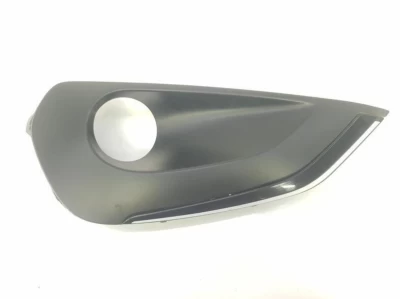 Kratka zderzaka prawa Peugeot 208 2016-2019 z otworem na światło przeciwmgielne, czarna, AVTM, 9810738180, 185426916