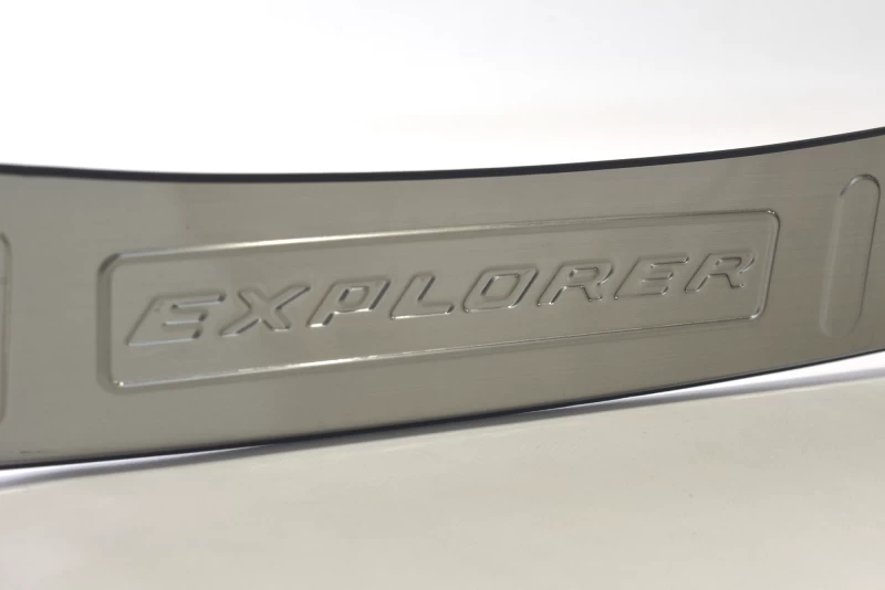 Nakładka ochronna na tylny zderzak Ford Explorer 2011–2019 HAVOC (stal nierdzewna)