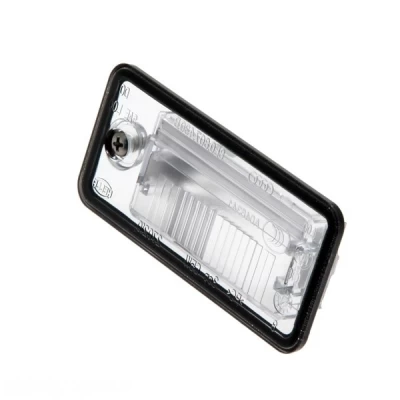 Lampa prawa podświetlenie numer płyta Audi A3 2004-2012/A4 2001-2008/A6 2005-2011/A8 2002-2010/Q7 2005-2015, C5W, 8E0943022B