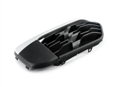 Kratka zderzaka prawa BMW X1 F48 2015-2020, zewnętrzna, czarna, z chromowaną listwą, AVTM, 51117453990, 181450918