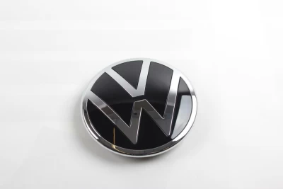 Emblemat grilla Volkswagen Arteon 2017-/Golf 8 2020-/Passat B8 2014-/Caddy 2021-/Polo 2020-, 5H0853601DDPJ