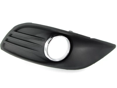Kratka zderzaka prawa Ford Focus 2008-2010, z otworem na światło przeciwmgielne, z chromowaną listwą, AVTM, 1528560, 2809 994
