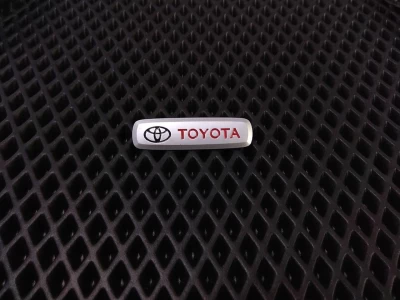 Шильдик (емблема) для килимків Toyota, AVTM LGEV10275