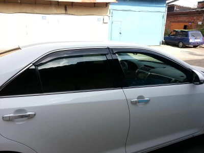 Owiewki szyb do (z chromowaną listwą) Toyota Camry V50 2011-2017 T110-M HIC