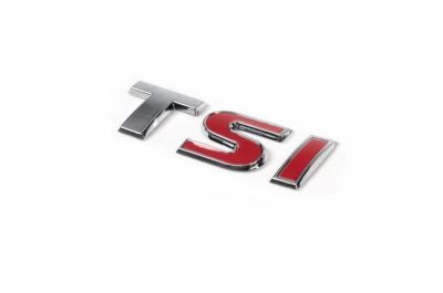 Emblemat z napisem "TSI" do Volkswagen Golf 6/7/Tiguan 2007-2016, kursywa napis, T — chrom, SI — czerwony, AVTM, 645A100214