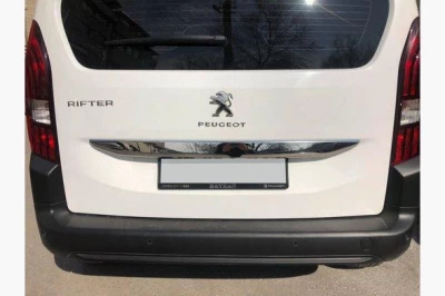 Chromowana listwa tablicy rejestracyjnej Peugeot Partner/Rifter 2019-, Carmos, 363276