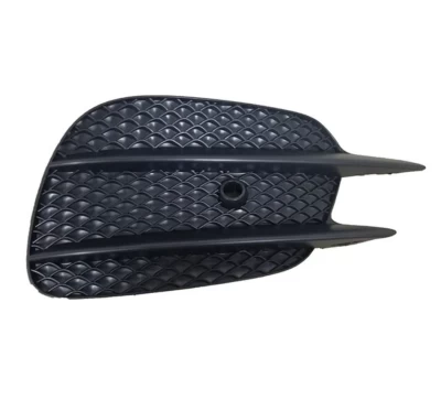 Kratka zderzaka Mercedes-Benz E-Class W213/E-Class C238 2016-, z wyłączeniem Avantgrad, z otworem. do czujnika parkowania, prawa, czarna, AVTM, 2138856800, 184644912