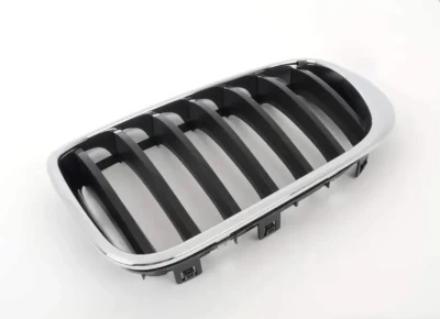 Lewa atrapa chłodnicy BMW X3 (F25)/X4 (F26) 2014-2017, chromowana, czarne żebra, AVTM, 181428993 Lewa atrapa chłodnicy BMW X3 (F25)/X4 (F26) 2014-2017, chromowana, czarne żebra, AVTM, 181428993