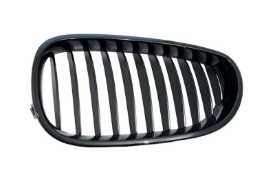 Prawa atrapa chłodnicy BMW 5-Series E60/E61 2003-2010, chromowana, czarne żebra, AVTM, 181404992