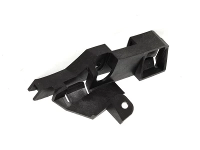 Prawy wspornik mocowania przedniego zderzaka BMW 3-Series E46 2001-2005, przy błotniku, AVTM, 51117030618, 181401932