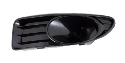 Kratka zderzaka prawa Fiat Linea 2007-2013, bez otworu na światło przeciwmgielne, czarna, AVTM, 182609924