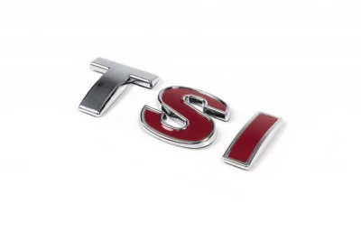 Emblemat z napisem "TSI" do Volkswagen Golf 6/Tiguan 2007-2016, pionowy napis, T — chrom, SI — czerwony, AVTM, 645A100019