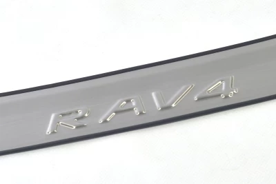 Nakładka ochronna na tylny zderzak Toyota Rav4 2013–2018 HAVOC (stal nierdzewna)