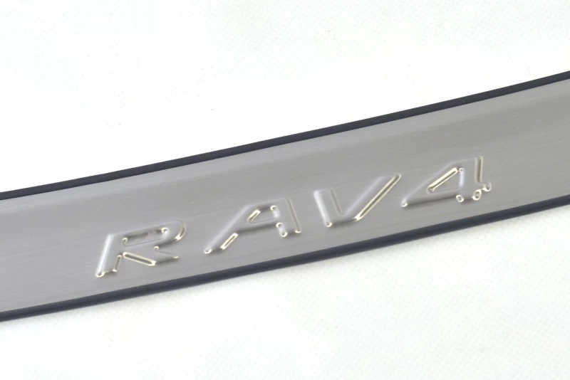 Nakładka ochronna na tylny zderzak Toyota Rav4 2013–2018 HAVOC (stal nierdzewna)