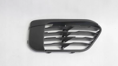 Kratka zderzaka prawa BMW X1 F48 2015-2019, bez otworu na światło przeciwmgielne, AVTM, 51117453982, 1450 912