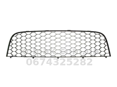 Решітка бампера Volkswagen Golf 5 GTI 2003-2008, середня, AVTM, 1K0853677B9B9, 7402 996 Решітка бампера Volkswagen Golf 5 GTI 2003-2008, середня, AVTM, 1K0853677B9B9, 7402 996