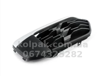 Права решітка бампера BMW X1 F48 2015-2020, зовнішня, чорна, із хромованим молдингом, AVTM, 51117453990, 181450918
