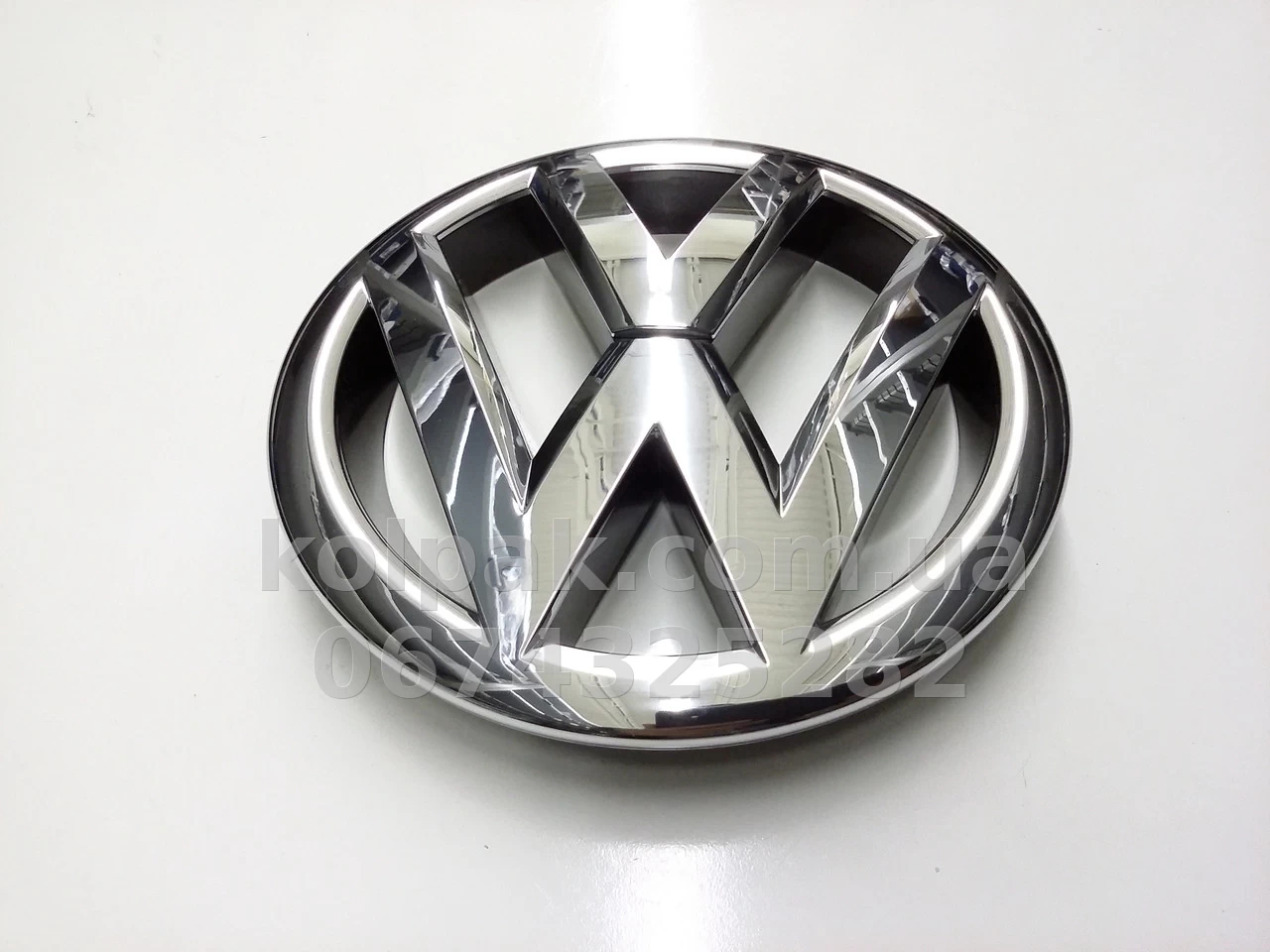 Radiator grille badge Volkswagen Passat B7 USA 2012-2015/Tiguan 2012-, 561853600 ULM Radiator grille badge Volkswagen Passat B7 USA 2012-2015/Tiguan 2012-, 561853600 ULM β photo 1