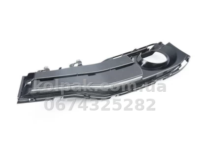 Права решітка бампера BMW 3-Series F30/31 2016-2019, з отвором для протитуманної фари, чорна, Sport, AVTM, 51117396886, 181426914