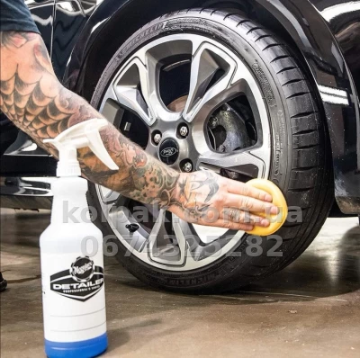 Засіб для чорніння гуми та пластику Meguiars Detailer All Season Dressing 3,79 л Meguiars D16001 Засіб для чорніння гуми та пластику Meguiars Detailer All Season Dressing 3,79 л Meguiars D16001 — фото 4