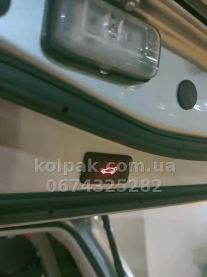 Дотягувачі Toyota Land Cruiser 200 2007–2022 | Автомобільний дотягувач багажника 1 шт. — фото 3