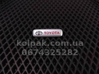 Шильдик (емблема) для килимків Toyota, AVTM LGEV10275