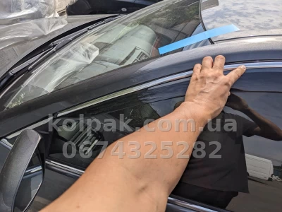Вітровики з хромом на скотчі Toyota Camry 50/55 2012–2017 Європа HAVOC — фото 15