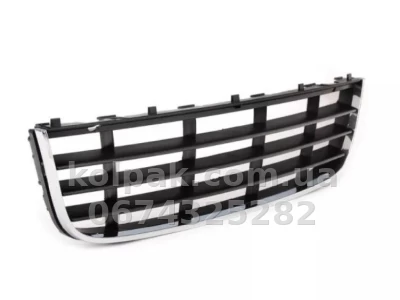 Решітка бампера Volkswagen Jetta 5 2006-2010, середня, із хромованим молдингом, AVTM, 1K0853677C9B9, 9544 996 Решітка бампера Volkswagen Jetta 5 2006-2010, середня, із хромованим молдингом, AVTM, 1K0853677C9B9, 9544 996