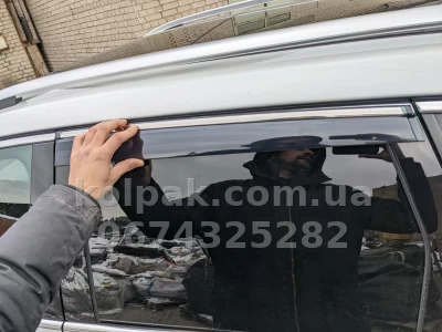 Дефлектори вікон Volkswagen Touareg 2010–2018 HAVOC — з хромованою смугою — фото 12