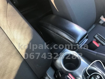 Podłokietnik Nissan Juke 2010- czarny AVTM 450086031 — zdjęcie 5